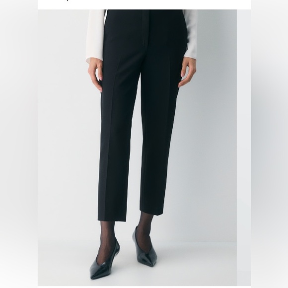 Babaton
Markova Pant - (Re)ssential Black Size 6  office wear, minimalist casual - Picture 3 of 13